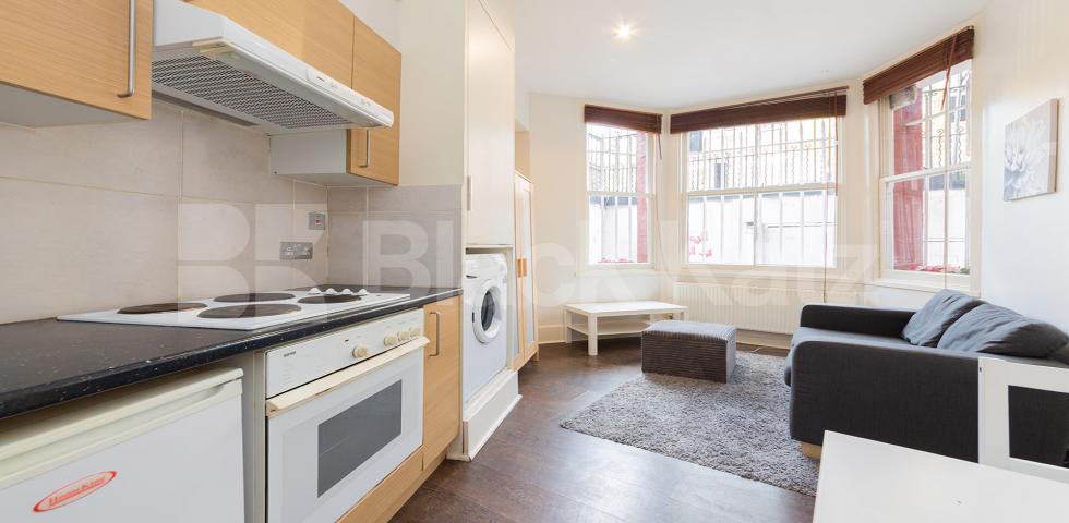 Large studio in a period red brick house in Maida Vale W9. Sutherland Avenue, Maida Vale 